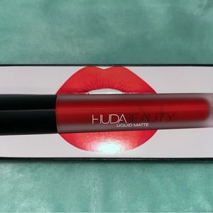 Alluring, Huda Beauty